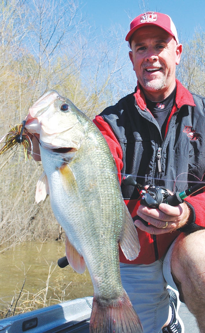 Flipping and pitching tactics for bass fishing